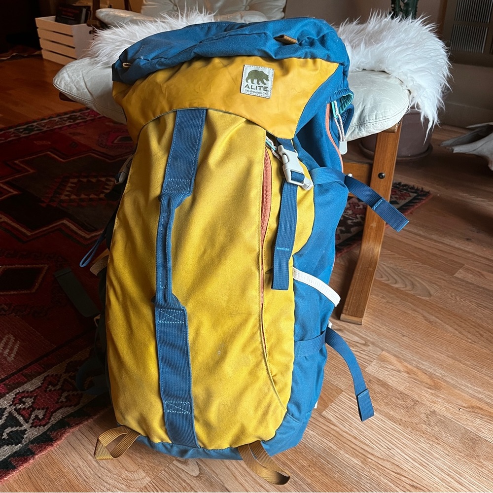 Retro-inspired backpacking pack for camping or travel